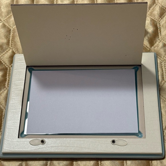Lenox American by Design French Perle 4"x6" Table Top Picture Frame in Ice Blue - Picture 6 of 10